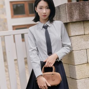 Áo sơ mi croptop phối cổ và măng séc